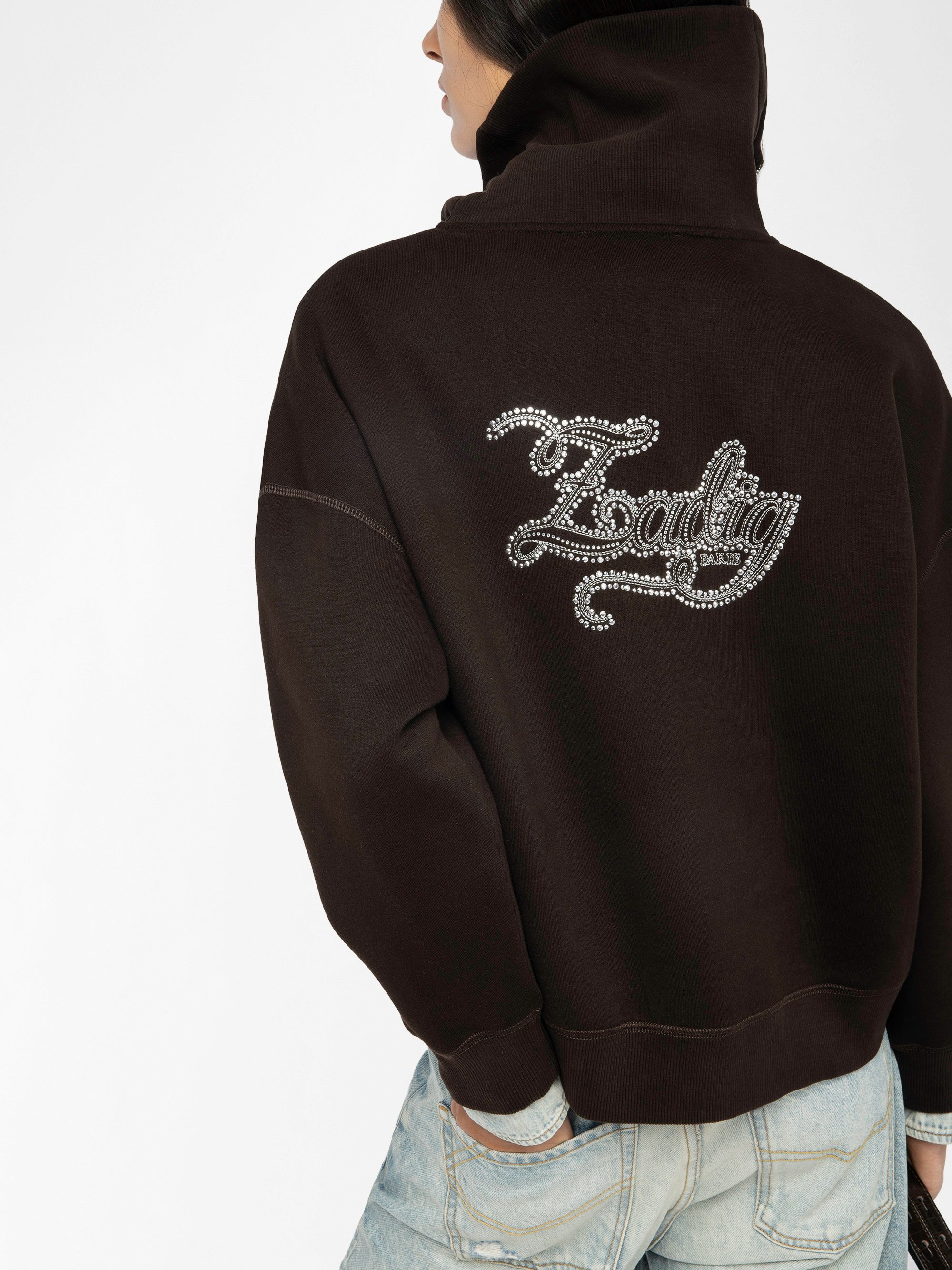 Maya Sweatshirt - Sweatshirt with high collar and zip closure with embroidery and rhinestones on back.
